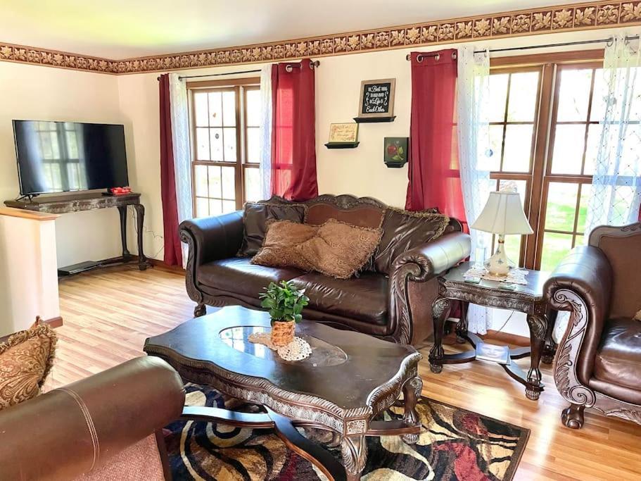 Cheerful Pocono Home Away From Home Albrightsville Экстерьер фото