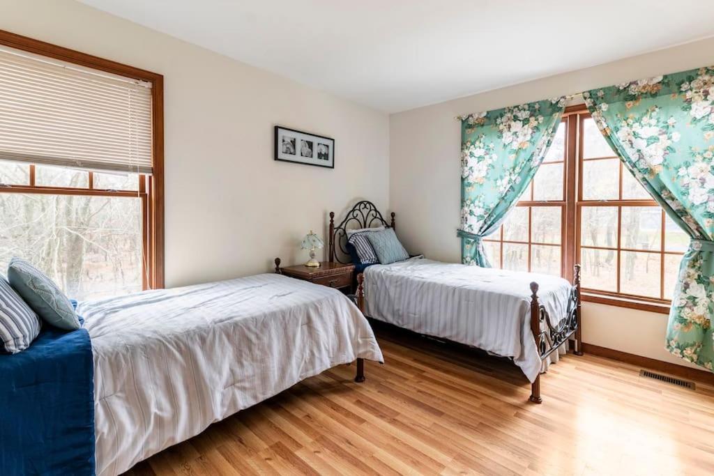 Cheerful Pocono Home Away From Home Albrightsville Экстерьер фото